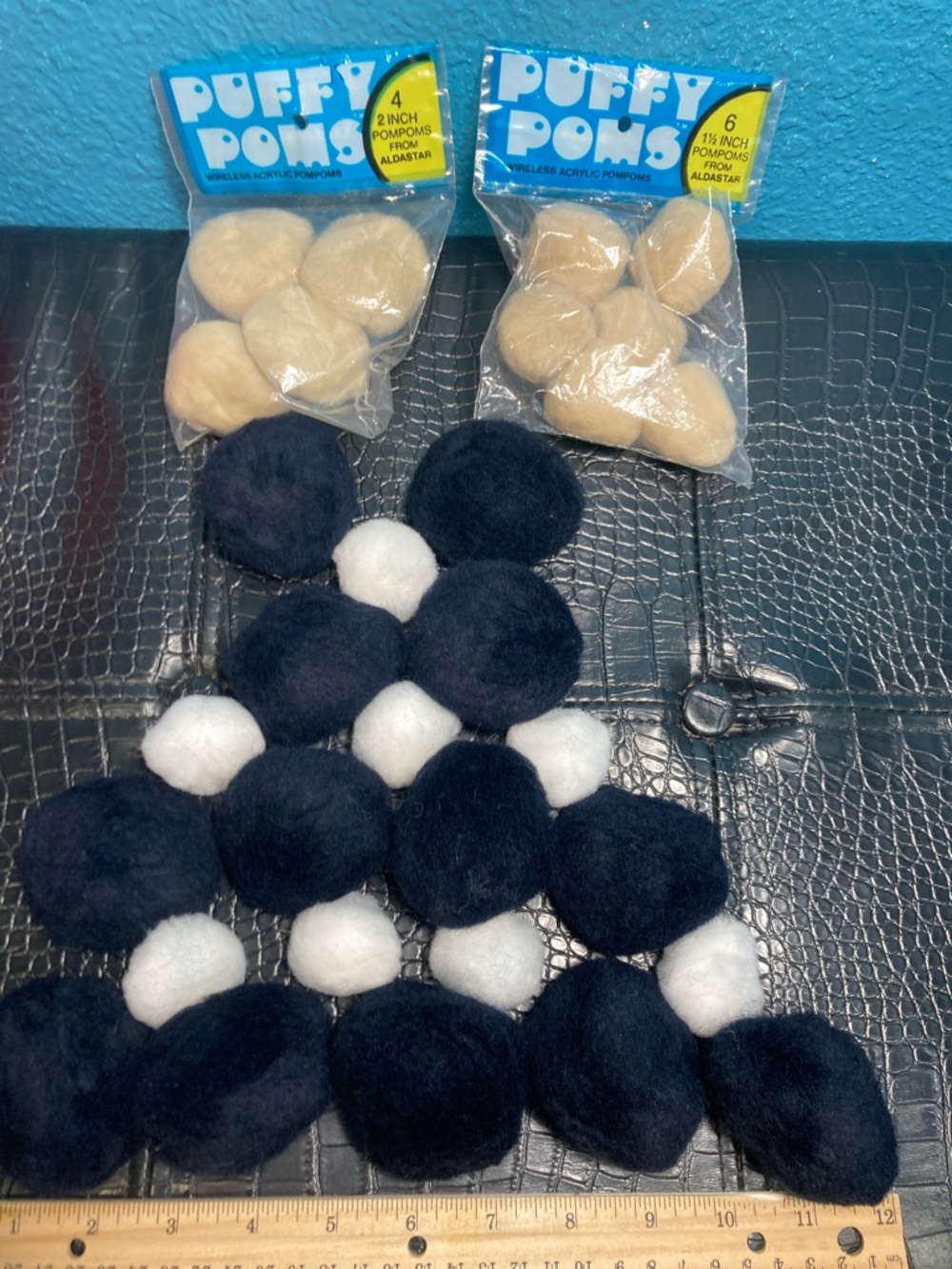 2 NWT Puffy Poms (5 x 6” & 4‎ x 2”) Acrylic Pom Poms PLUS 21 Untagged Poms Poms